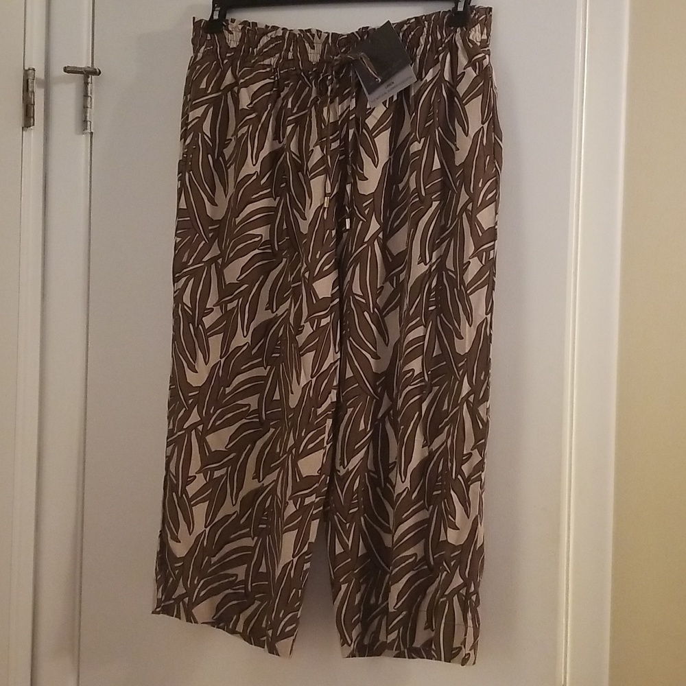 Ladies size XL linen blend crop pants by Marc New York